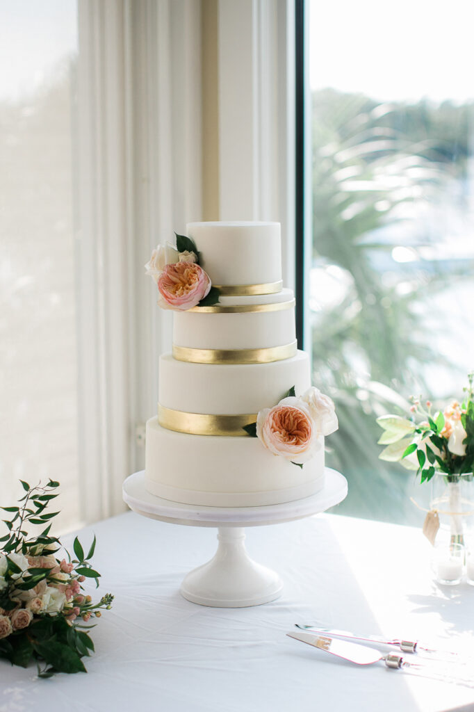 Wedding cake at an airlie gardens wedding.