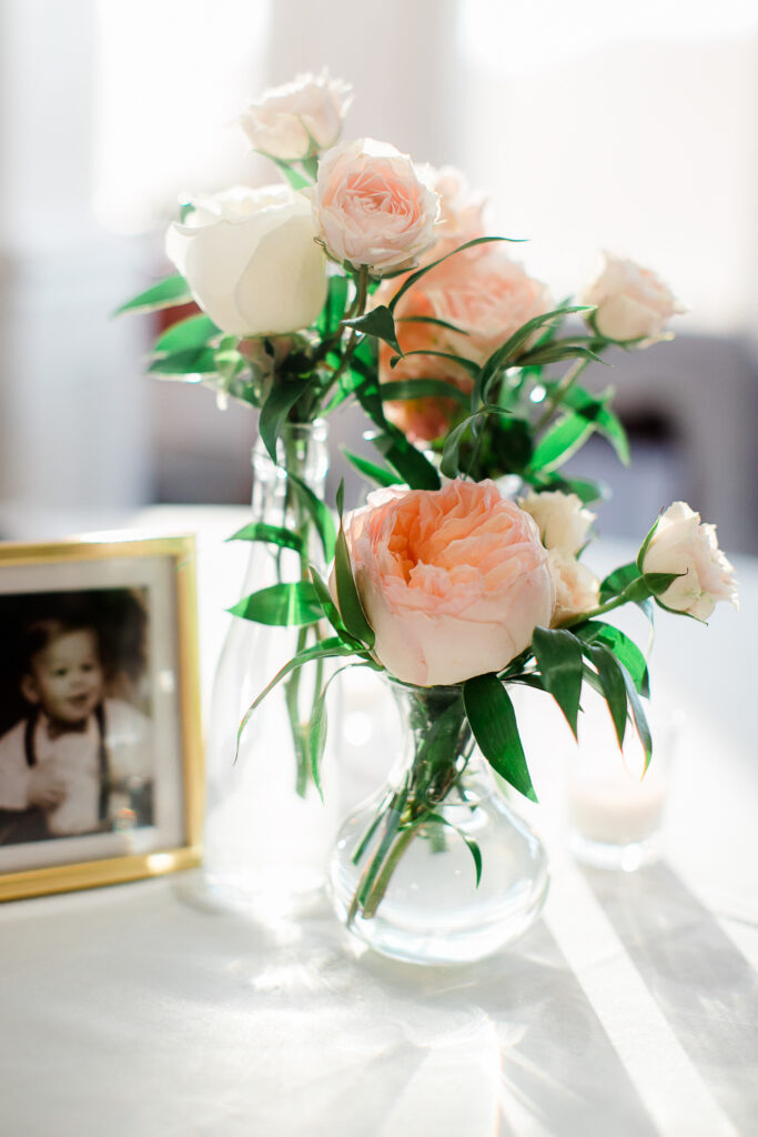 Small centerpiece for an Airlie Gardens wedding